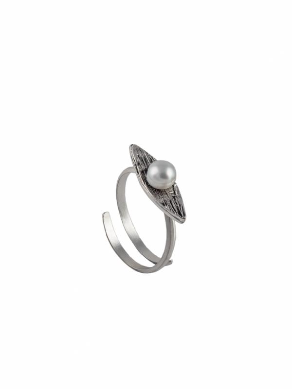 Pearl Leaf Ring image